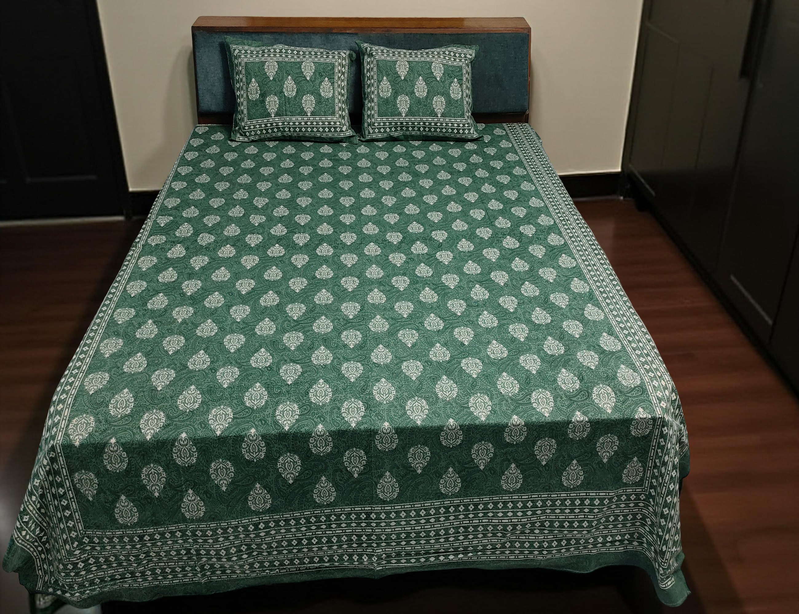 GREEN FLORAL WHITE LEAF PRINT PREMIUM QUEEN SIZE BEDSHEET