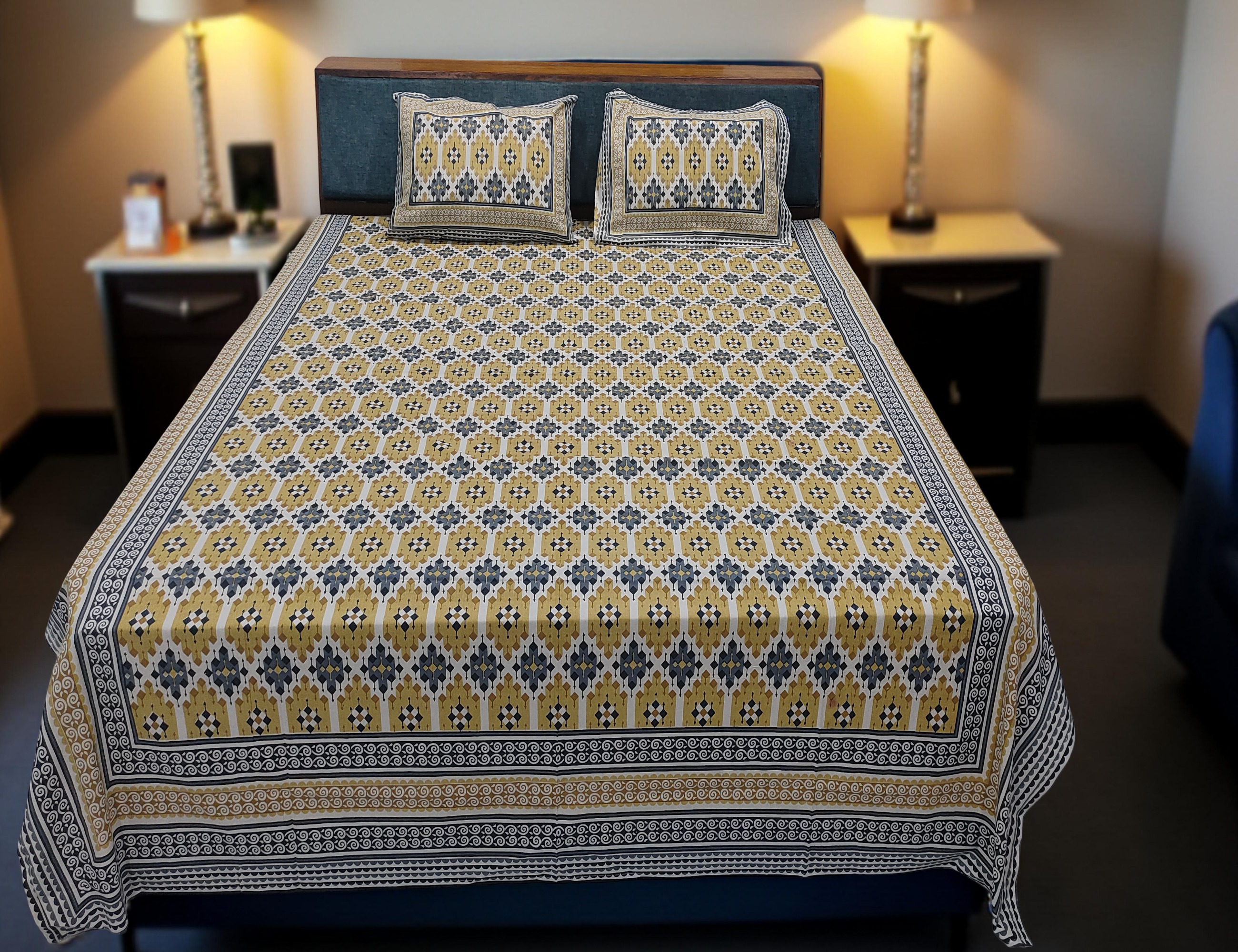 ARBANA  MODERN TREND MULTICOLOUR PREMIUM QUEEN SIZE BEDSHEET